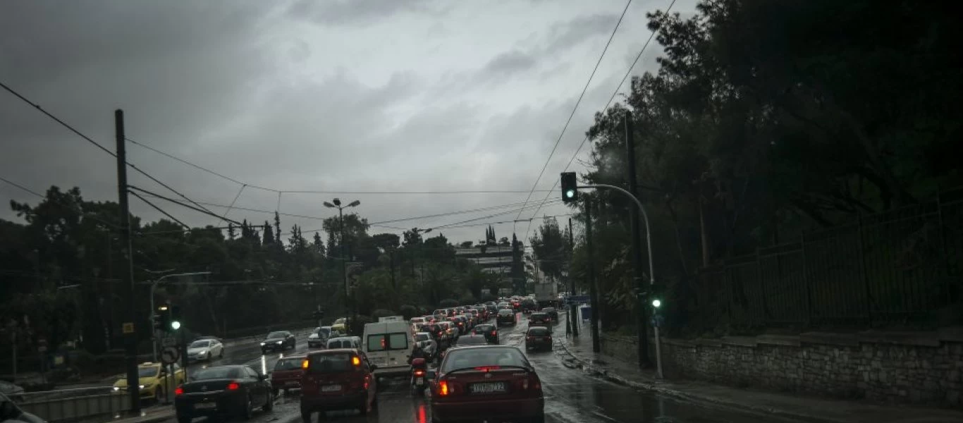 Σφοδρή καταιγίδα πλήττει την Αττική - «Χάος» στους δρόμους (φώτο-βίντεο)